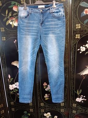 LONDON Women's Skinny Jeans - Light Blue Wash